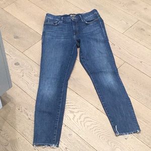 Woman’s MOTHER High Waisted Looker Ankle Fray. Size 28. Mid blue wash.